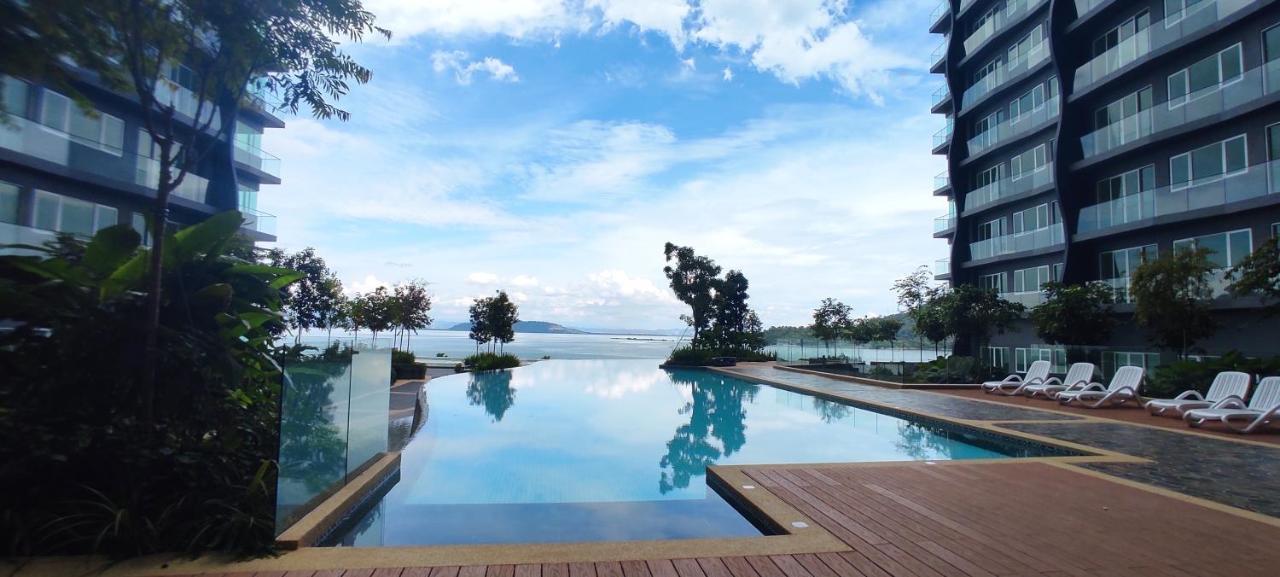 Infinite Seaview With Penang Bridge Suite With Sunrise Up To 11 Person Bayan Lepas Buitenkant foto