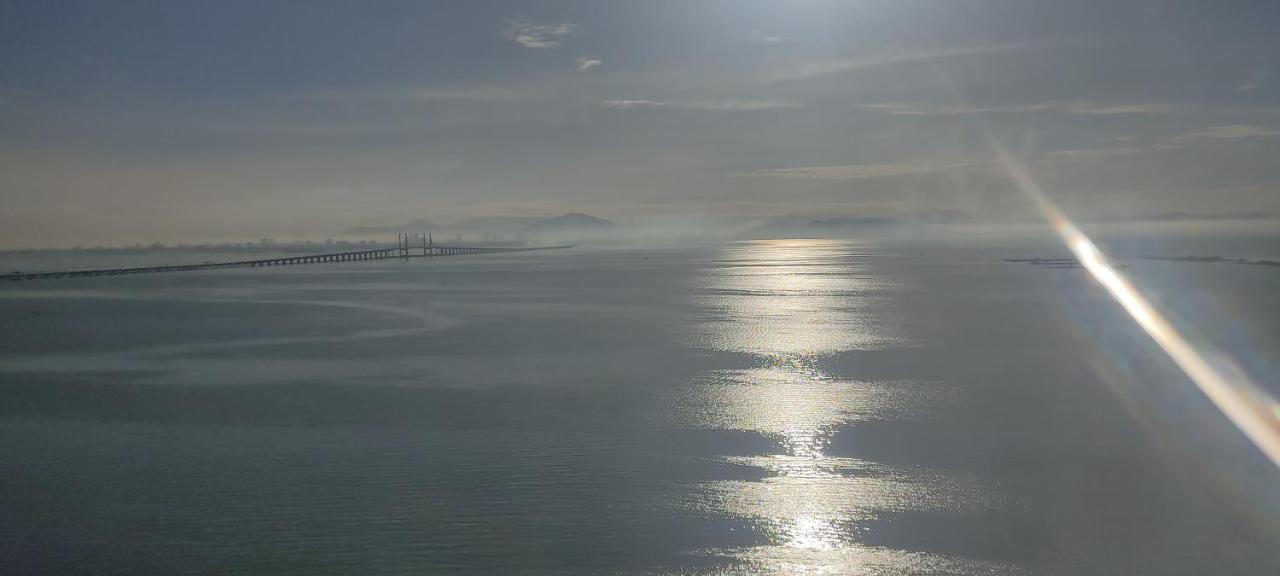 Infinite Seaview With Penang Bridge Suite With Sunrise Up To 11 Person Bayan Lepas Buitenkant foto