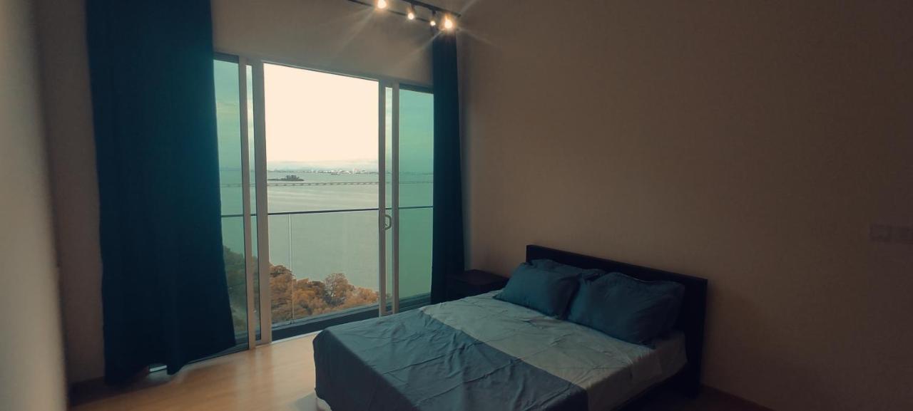 Infinite Seaview With Penang Bridge Suite With Sunrise Up To 11 Person Bayan Lepas Buitenkant foto