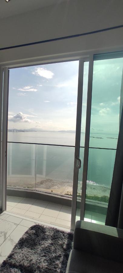 Infinite Seaview With Penang Bridge Suite With Sunrise Up To 11 Person Bayan Lepas Buitenkant foto